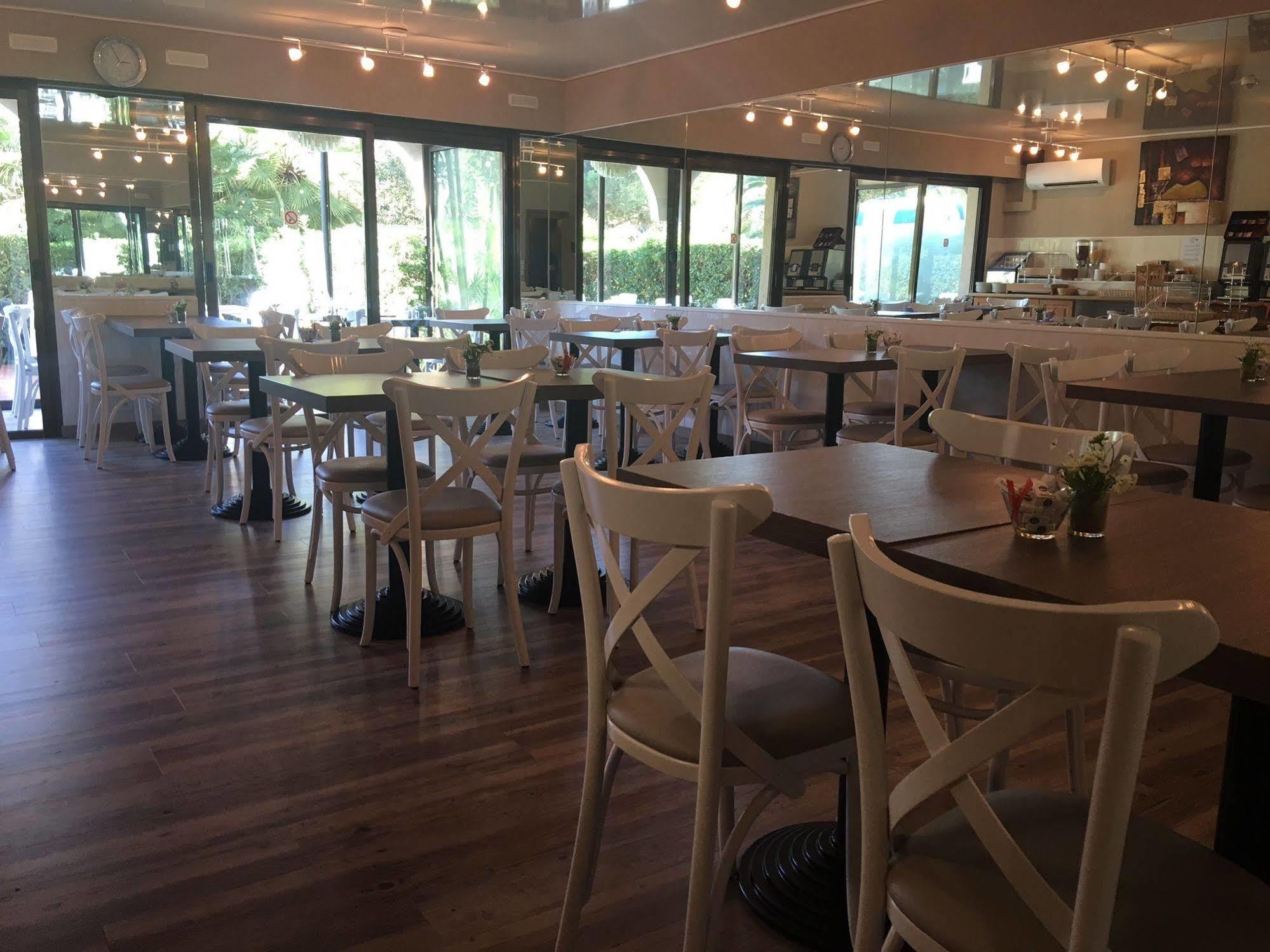 Hôtel Bahia Villeneuve-Loubet Exterior foto